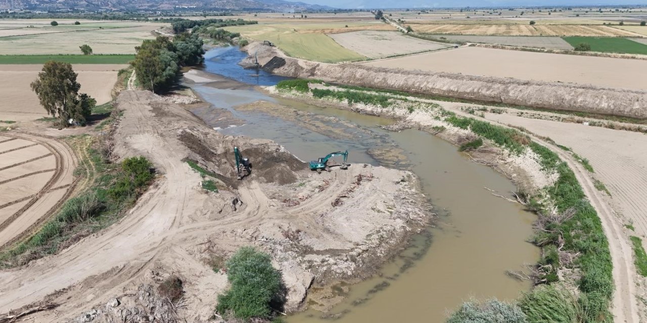 Menderes Nehri’nde ıslah çalışmaları sürüyor