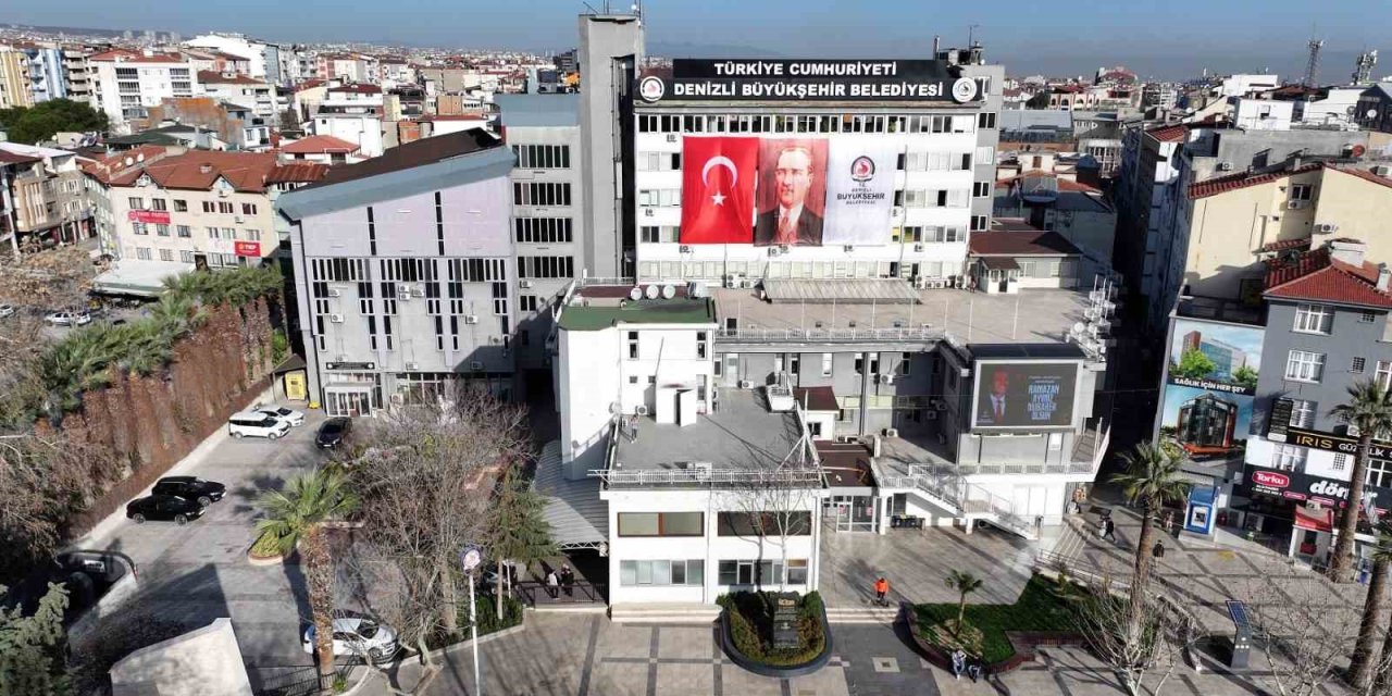 Denizli Büyükşehir sınav yolculuğunda öğrencileri yalnız bırakmıyor
