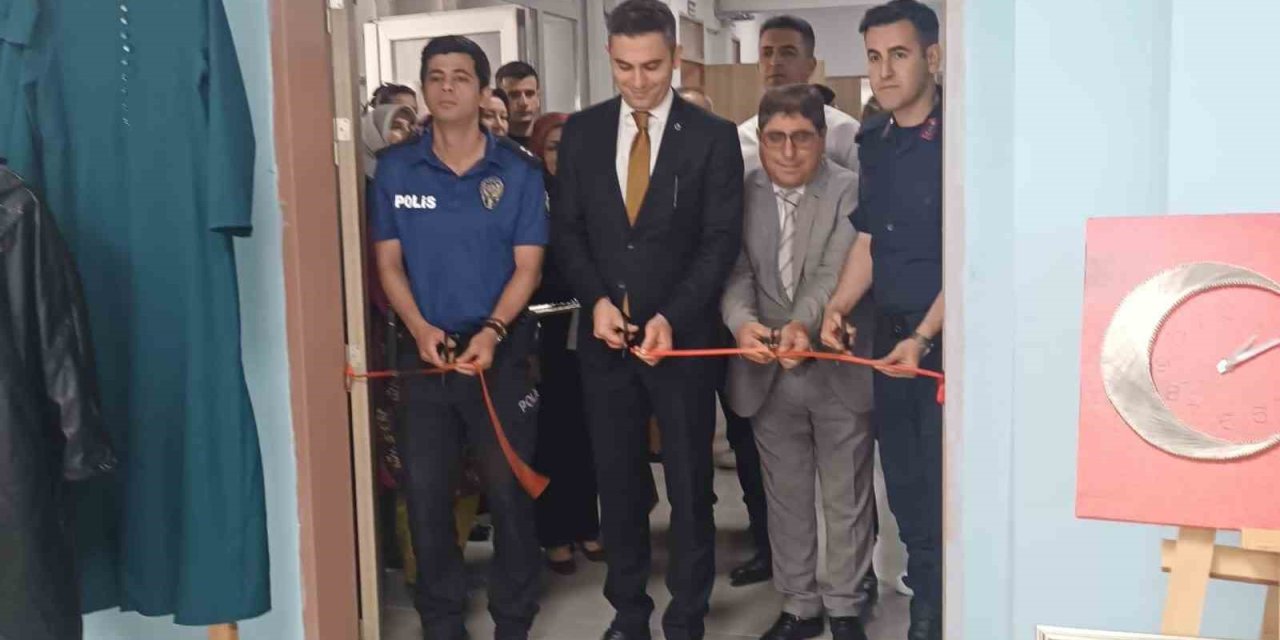 Selendi Halk Eğitim Merkezinin sergisi göz doldurdu