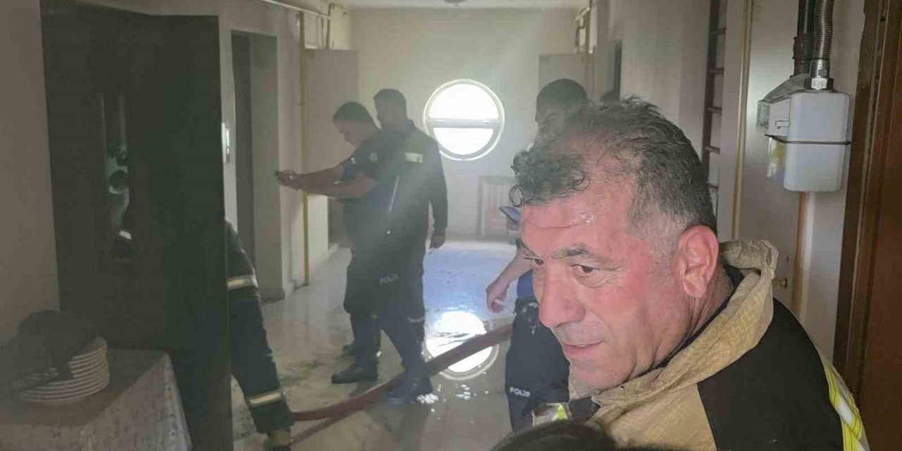 Kütahya’da apartmanda yangın paniği: 2 kişi dumandan etkilendi