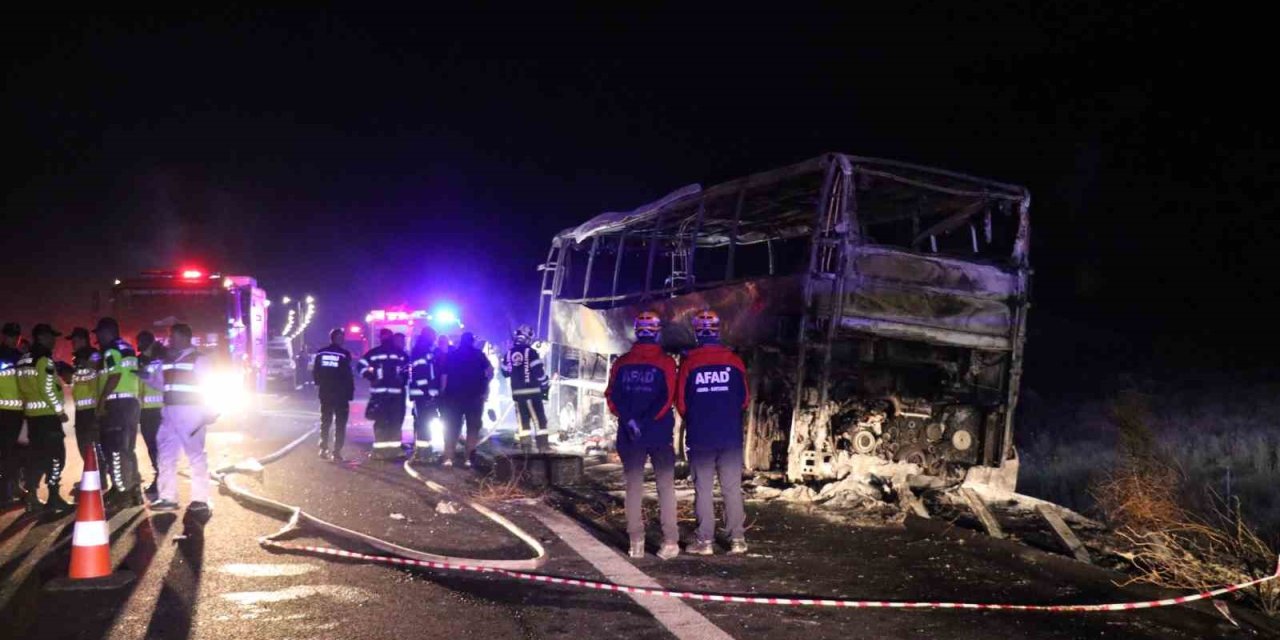 8 kişinin öldüğü otobüs kazasında hayatını kaybedenlerin 6’sının cenazeleri teslim edildi