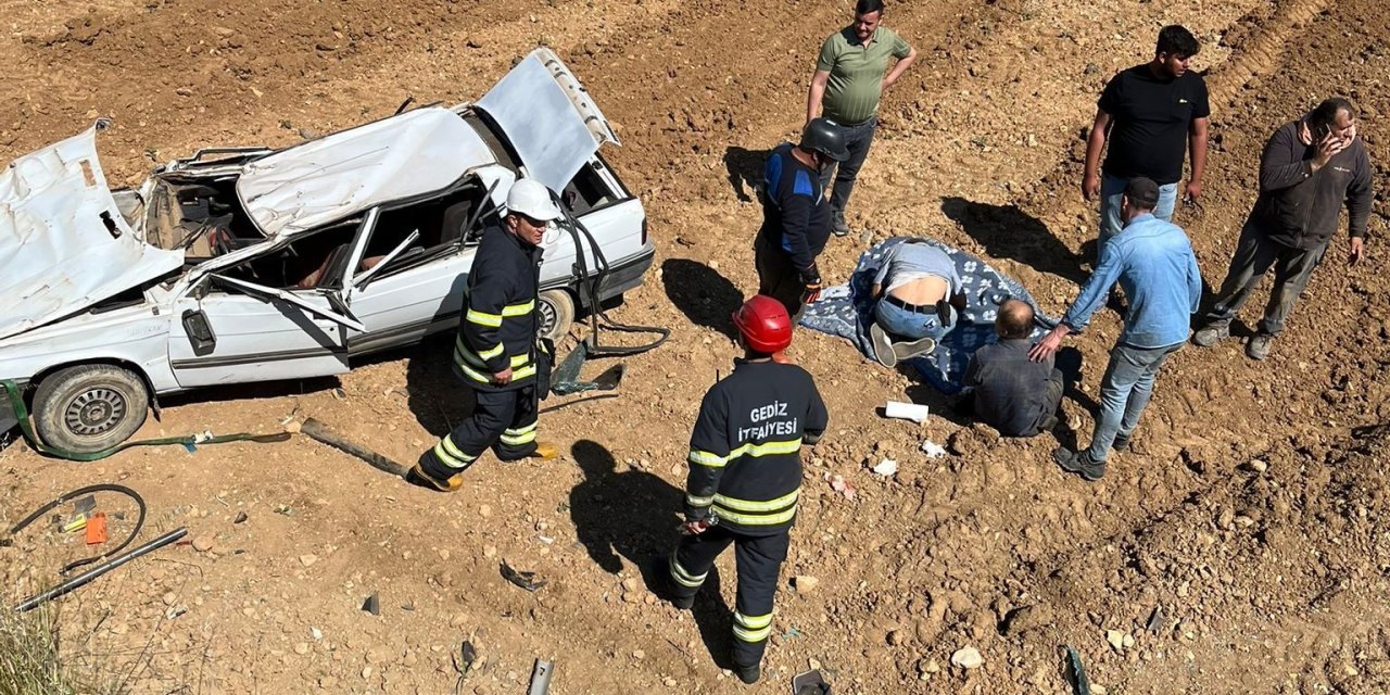 Gediz’de otomobil tarlaya uçtu, 2 yaralı