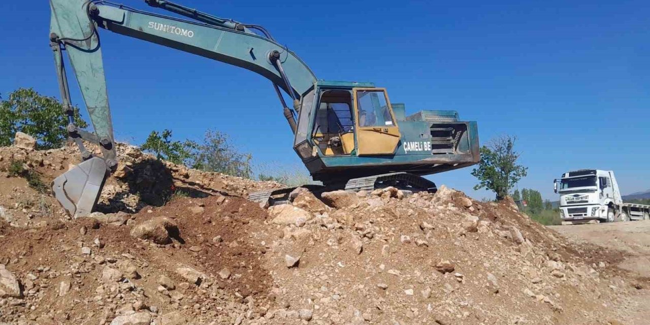 Çameli’nde selin bozduğu arazi yolları bakıma alındı