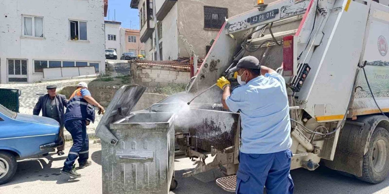 Hisarcık’ta çöp konteynerlerinde temizlik ve dezenfeksiyon çalışması