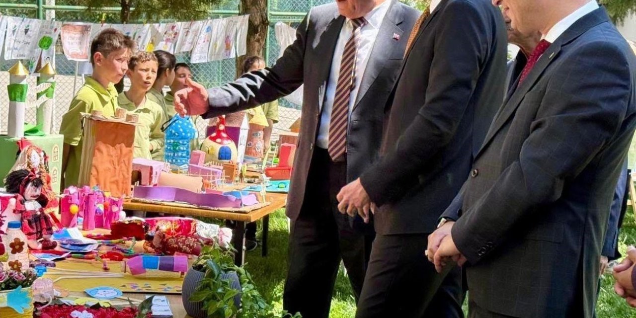 Dereköy Şehit Fatih Seven İlkokulu ve Ortaokulunda eğitim şenliği