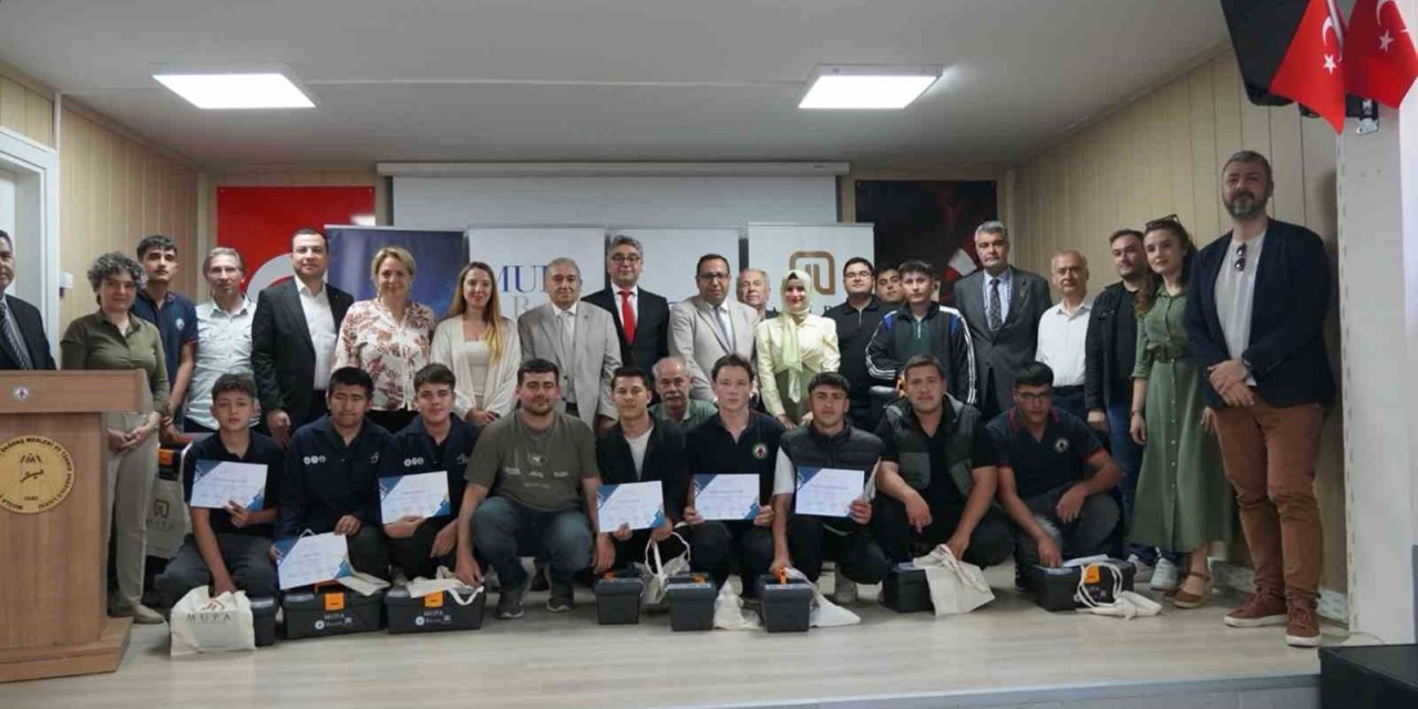 Lise öğrencileri MUSKİ sınıfı eğitiminin ilk etabını tamamladı