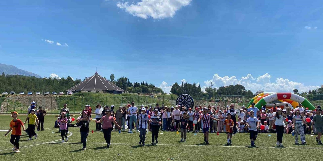 Şaphane’de çocuk oyunları ve uçurtma şenliği coşkusu