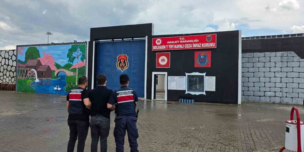 FETÖ’den aranan şahsı jandarma yakaladı