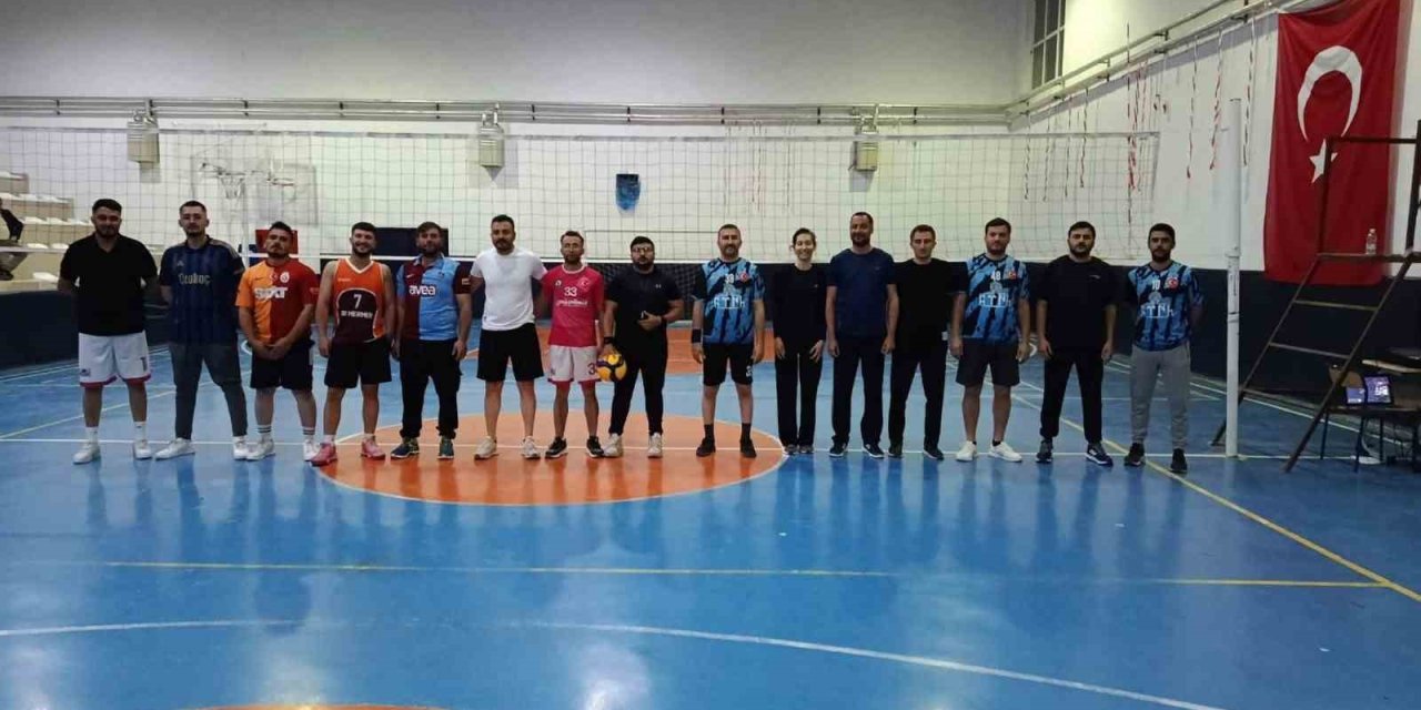Hocalar’da voleybol turnuvası final heyecanı