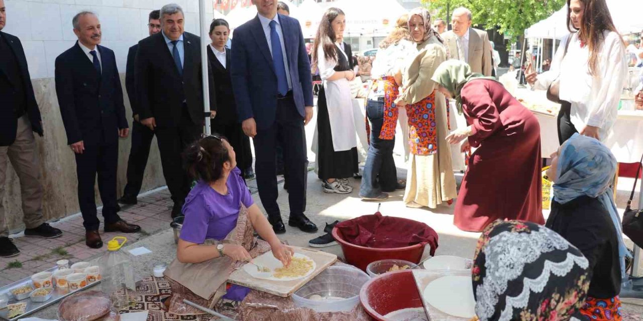 Halk Eğitim Merkezi Müdürlüğünde yıl sonu sergisi açıldı