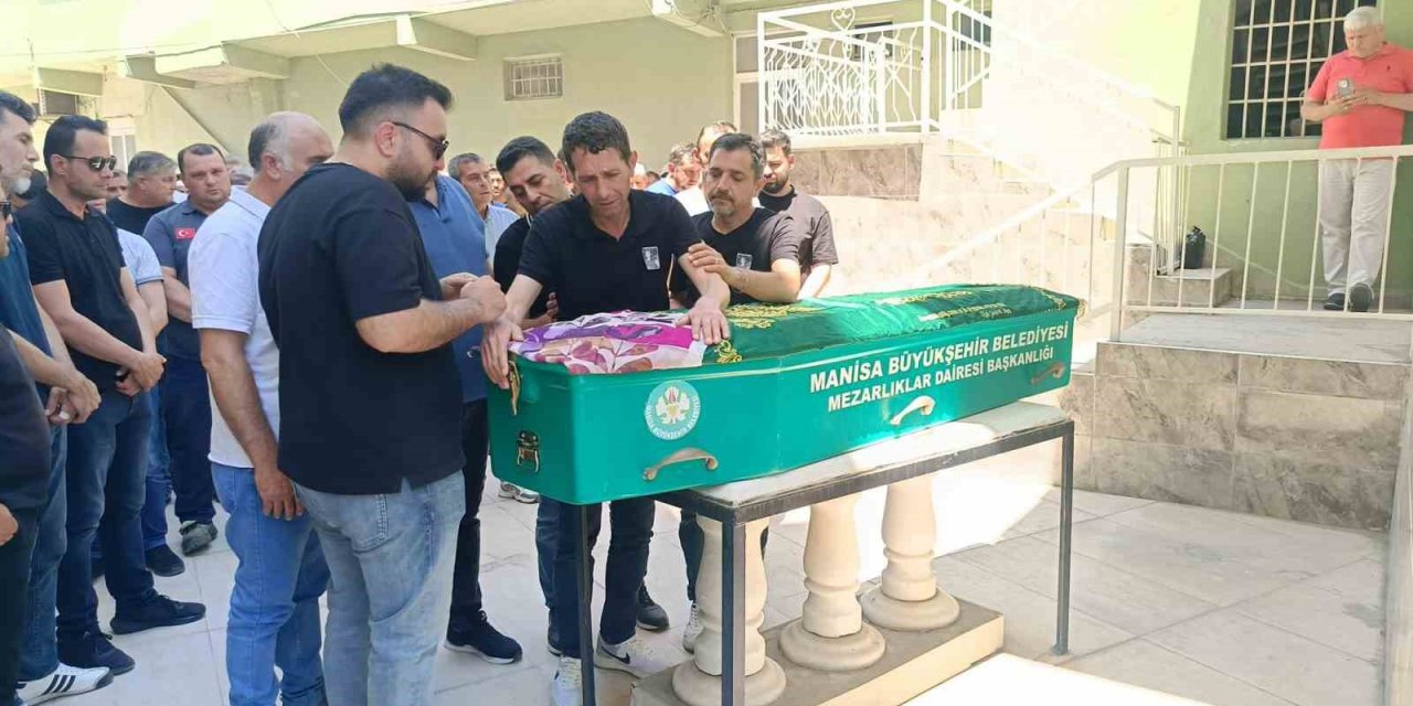 Mezuniyete giderken otobüs kazasında ölen Zehra gözyaşlarıyla uğurlandı
