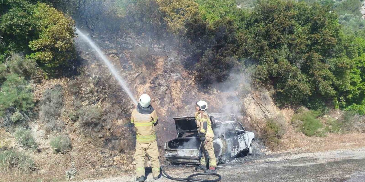 İzmir’de otomobil yangını korkuttu