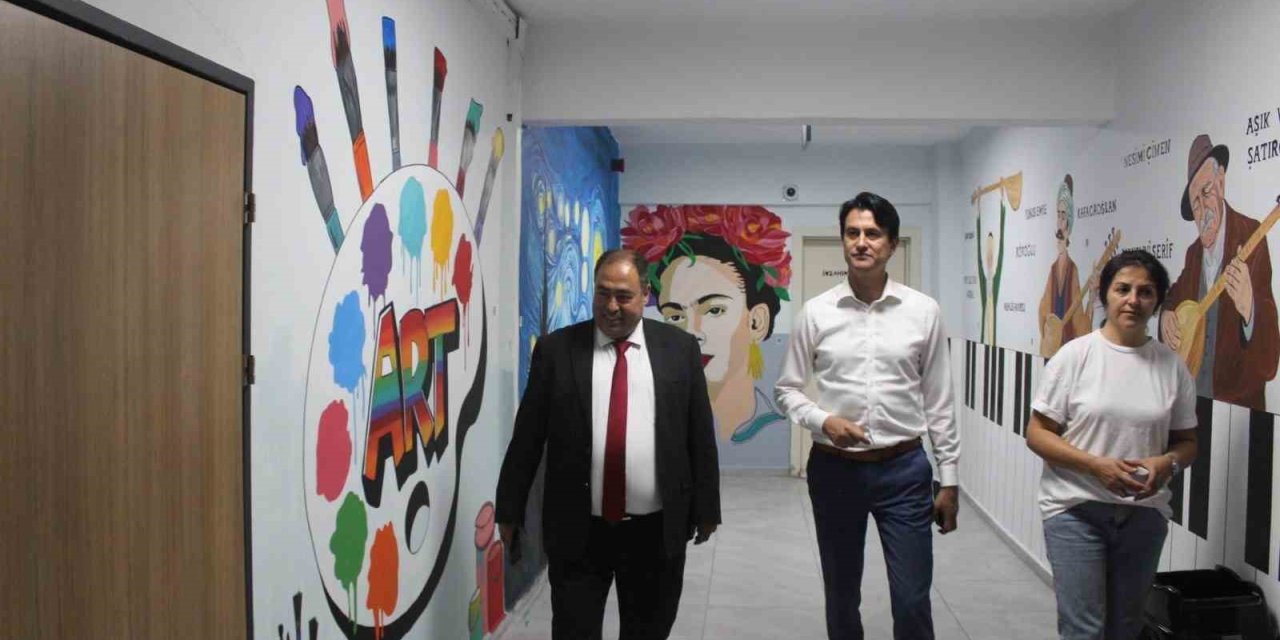Köyceğiz’de okul duvarları renklendirildi