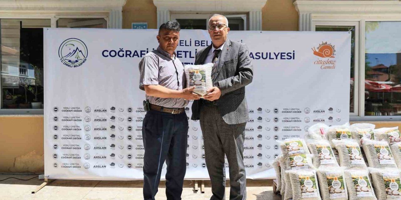 Başkan Arslan üretime destek için coğrafi işaretli Çameli fasulyesini çiftçiyle buluşturdu