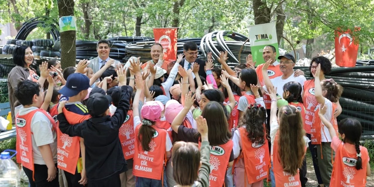 Başkan Kahveci, TEMA Vakfı Uygulama Bahçesi’nde öğrencilerle buluştu