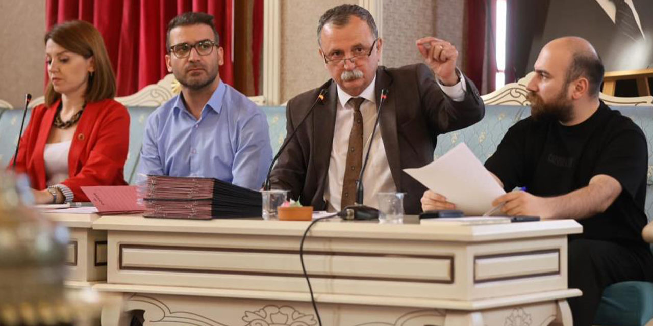 Mecliste Özgür Özel gerginliği