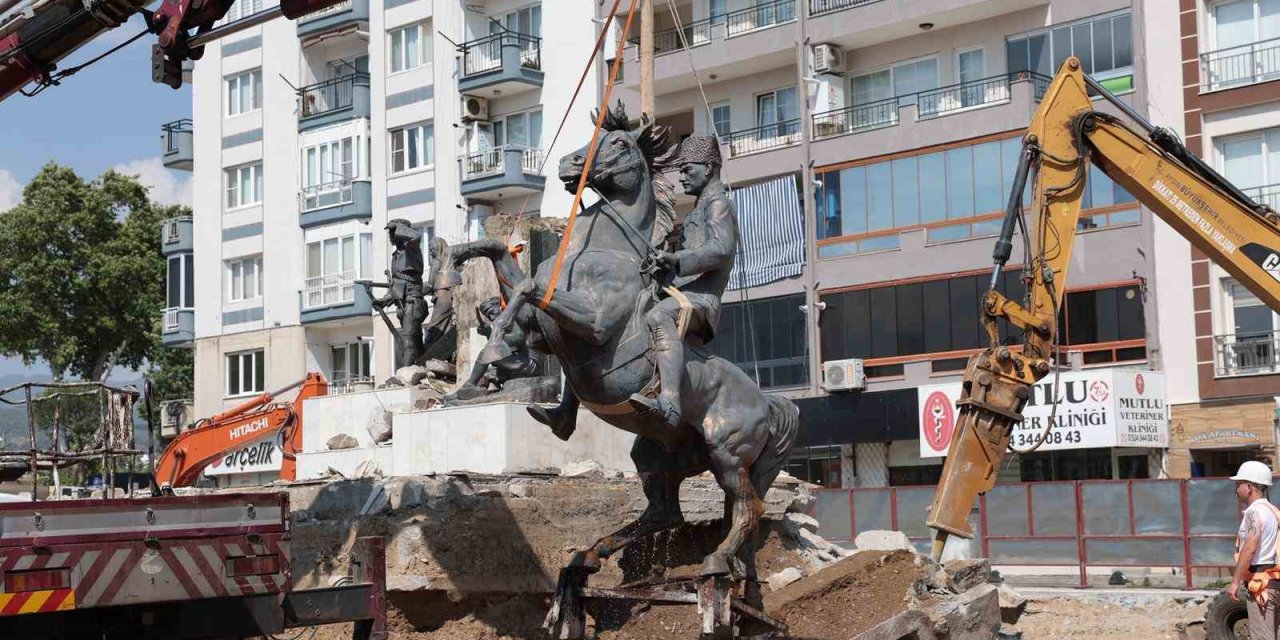 İncirliova’da Atatürk heykeli koruma altına alındı