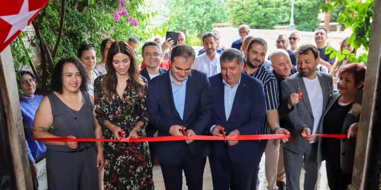 Bayındır Halk Eğitim Merkezi yıl sonu sergisi açıldı