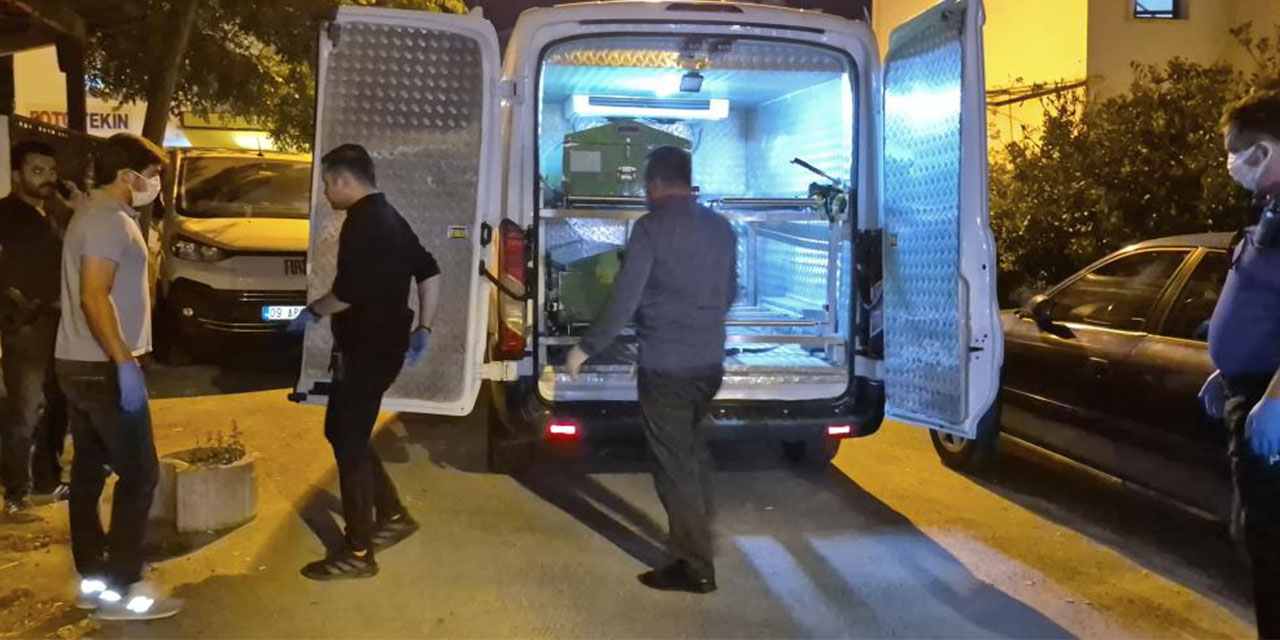 Babasının cesediyle 2 gün aynı evde yaşadı