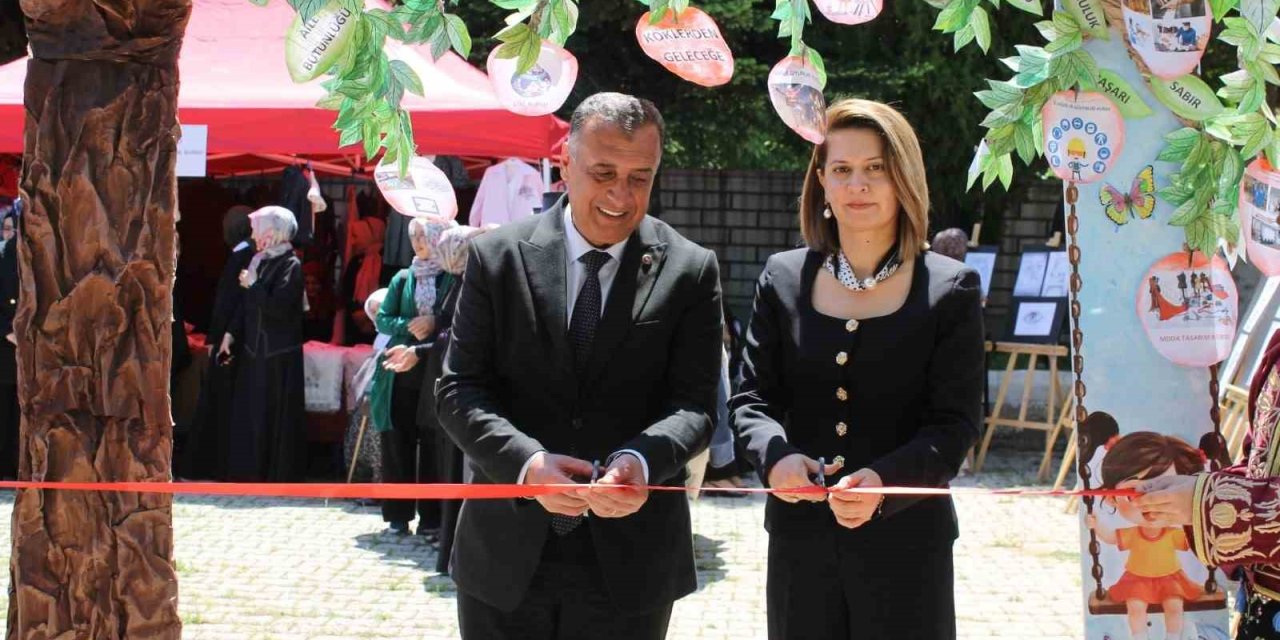 Altıntaş’ta Hayat Boyu Öğrenme Haftası etkinlikleri düzenlendi