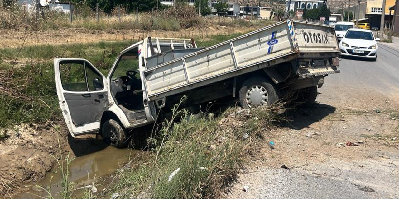 Direksiyon hakimiyetini kaybedince kanala uçtu