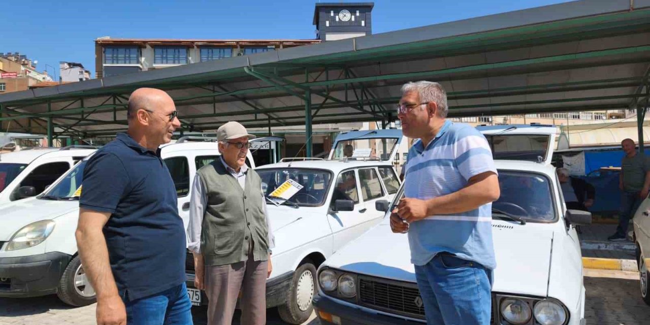 Demirci’nin Oto Pazarı bölgenin ticaret merkezi oldu