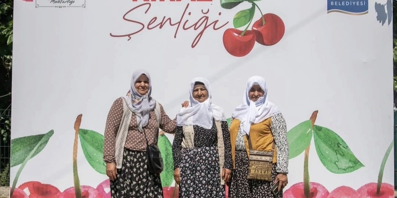 Kuşadası’ndaki Kiraz Şenliği binlerce ziyaretçiyi ağırladı