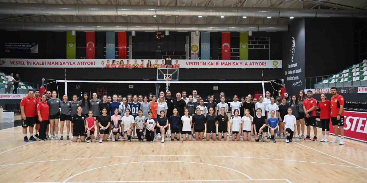 Manisa BBSK’da geleceğin sultanları parkeye çıktı
