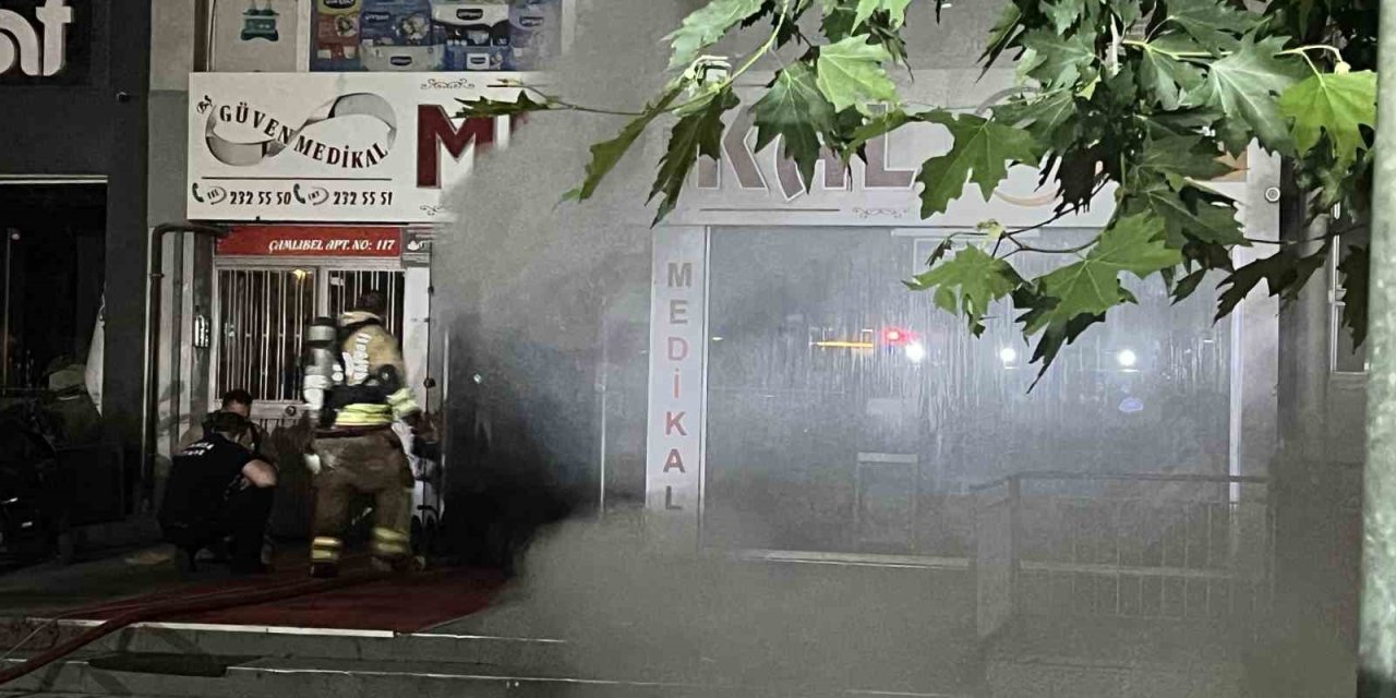 Manisa’da medikal ürünler satan iş yerinde yangın