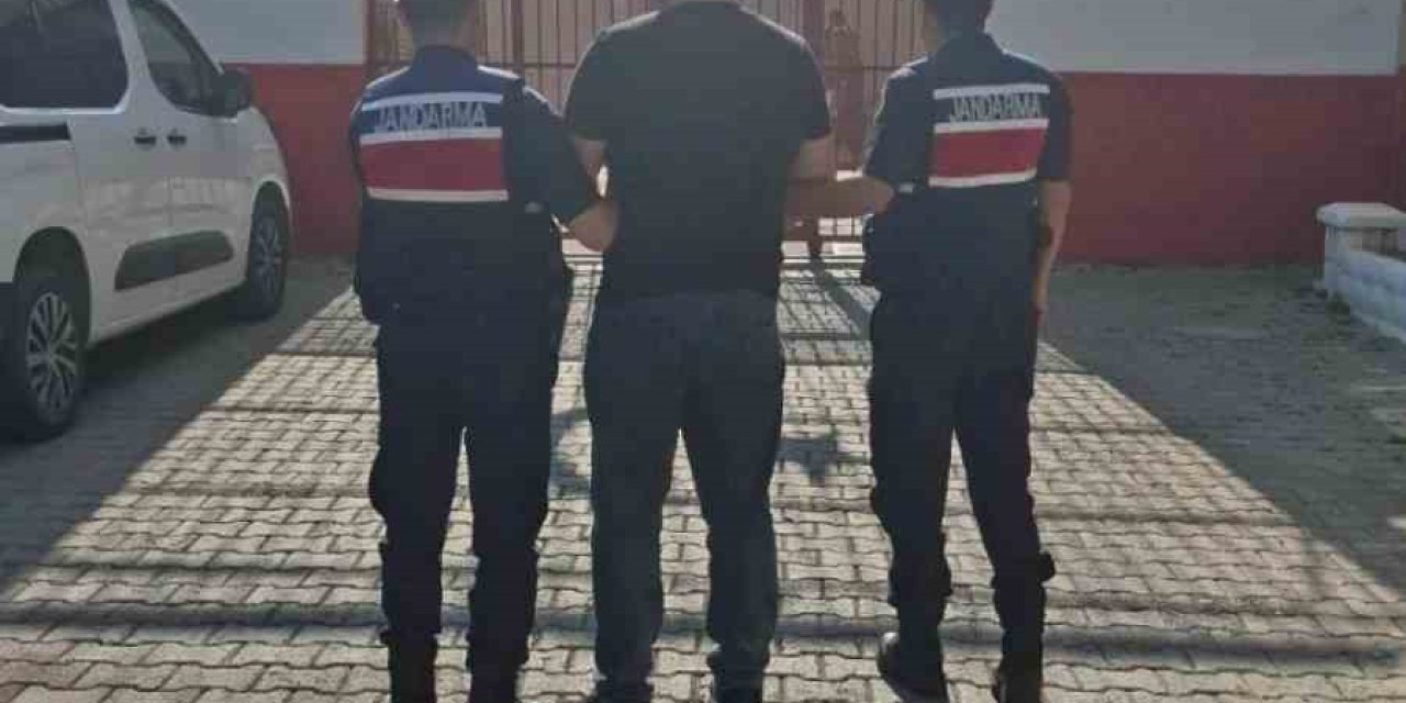 Uyuşturucu ve hırsızlık suçlarından aranan 2 hükümlü yakalandı