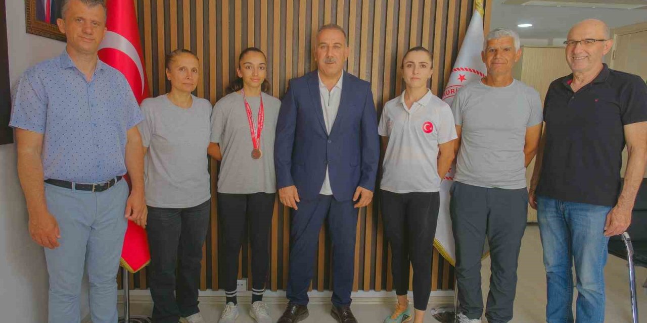 Türkiye üçüncüsü bisikletçi Hena Aydın’a döndü