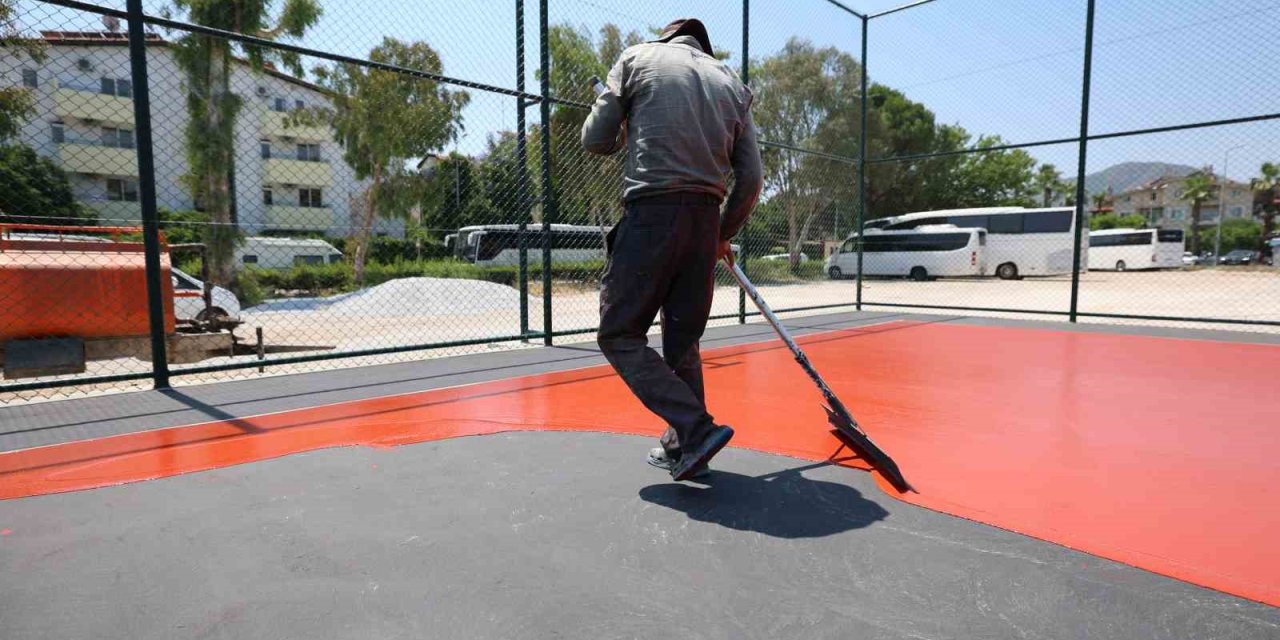 Marmaris’te beş mahalleye spor yatırımı