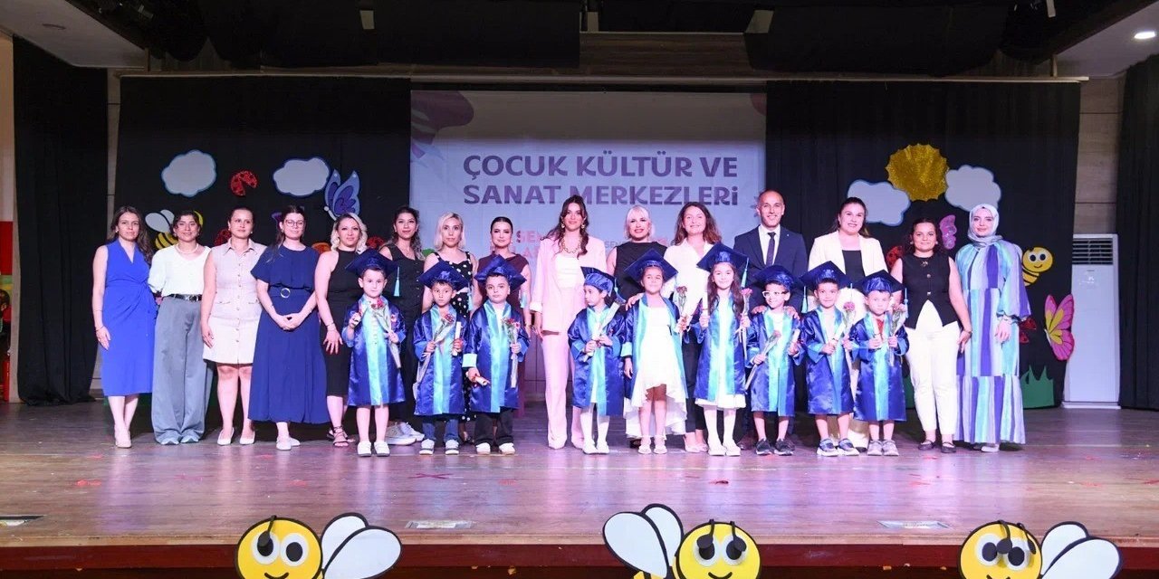 Minikler gösterileriyle ailelerini gururlandırdı