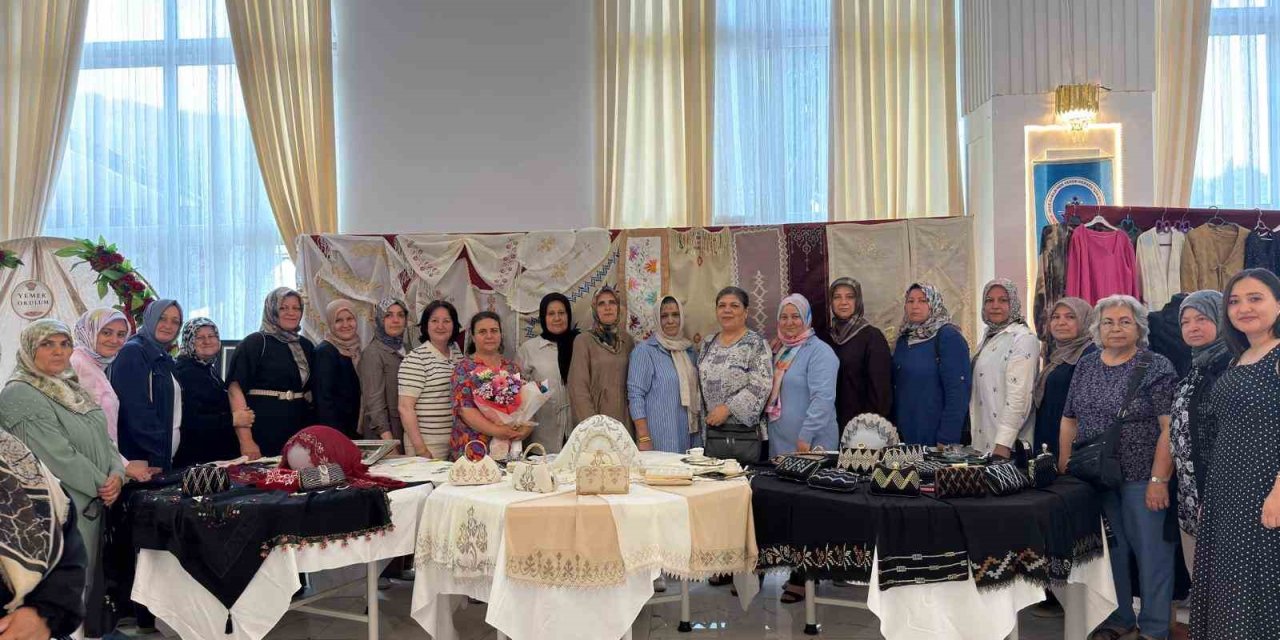 Kınık’ta Halk Eğitim kursiyerlerinden yıl sonu sergisi