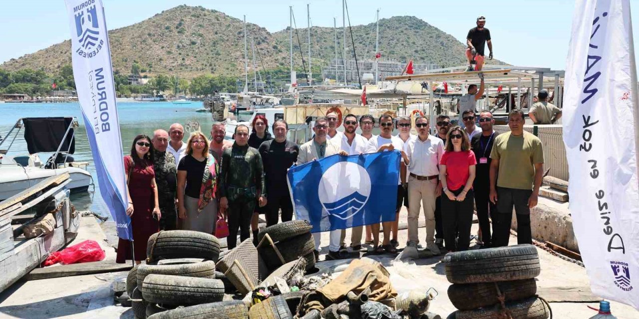Akyarlar’da deniz dibinden 1 ton çöp çıktı