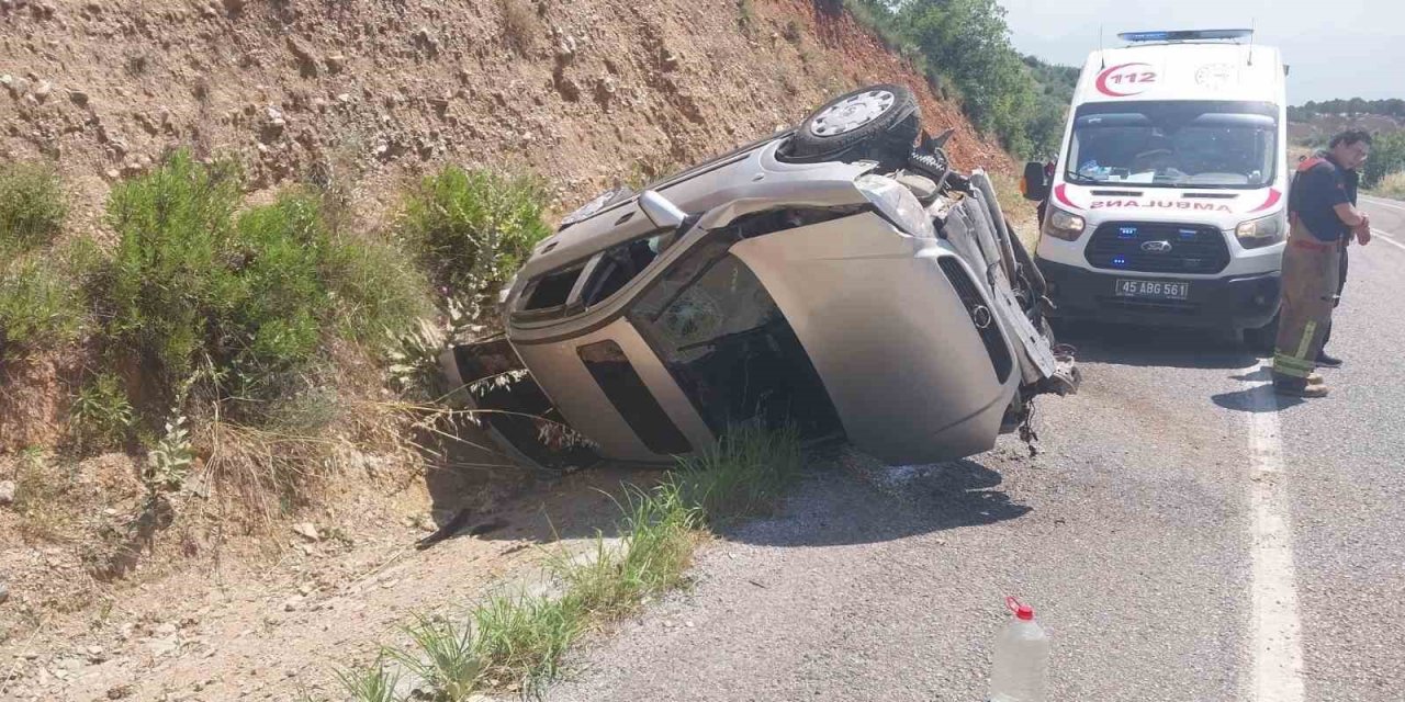 Manisa’da otomobil takla attı: 2 yaralı