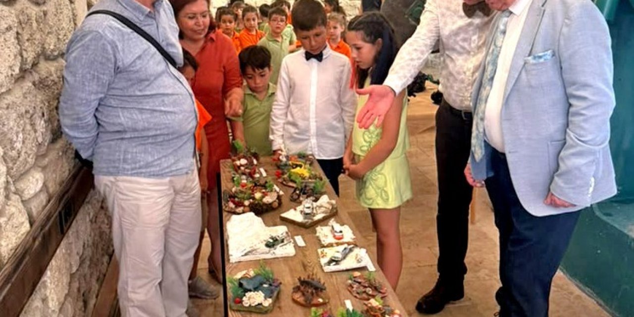 Atıklar minik ellerde sanat eserine dönüştü