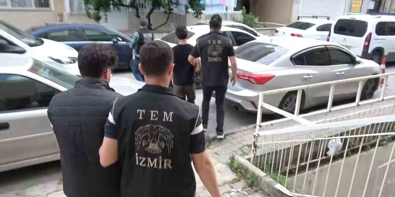 İzmir merkezli 12 ilde FETÖ operasyonu: 80 şüpheli yakalandı