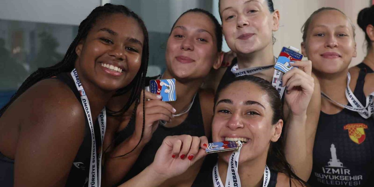 Göztepe Kadın Sutopu, sezonu iki kupayla tamamladı