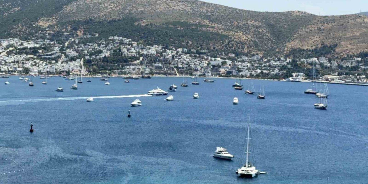Bodrum koylarında yat kuşatması: Sezon açıldı, denizde yoğunluk başladı