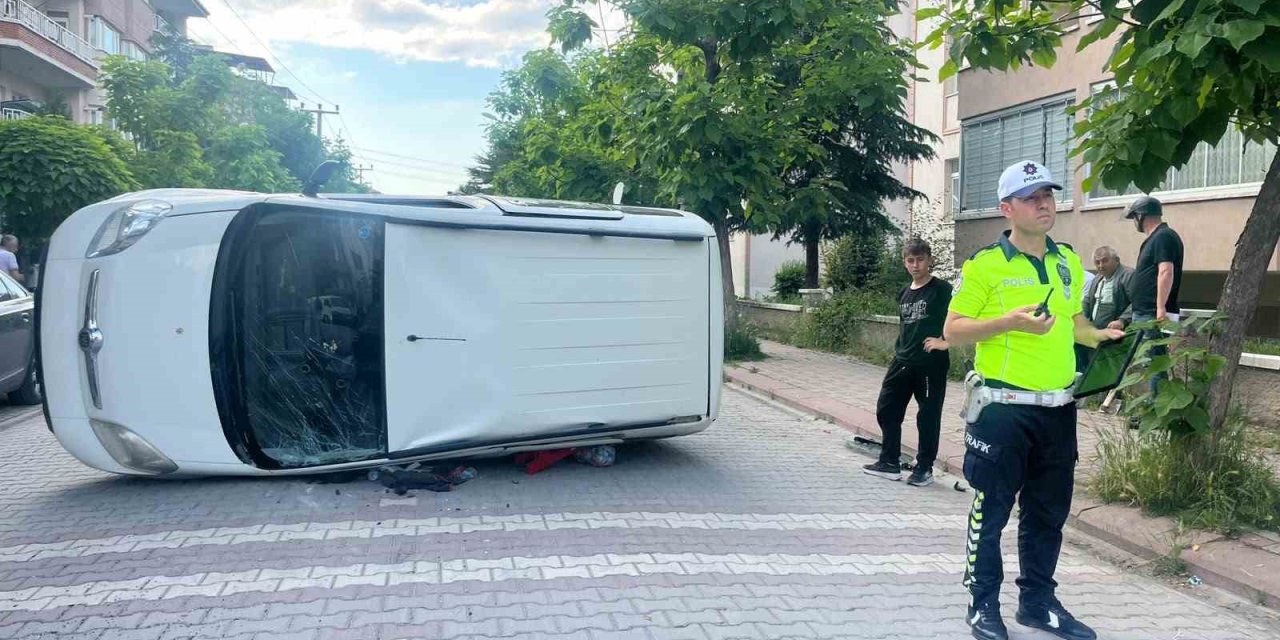 Tavşanlı’da otomobil yan yattı: 2 yaralı