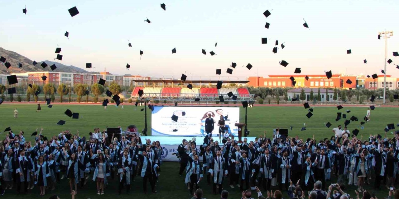 ADÜ Tıp Fakültesi 23. dönem mezuniyet ve yemin töreni gerçekleştirildi