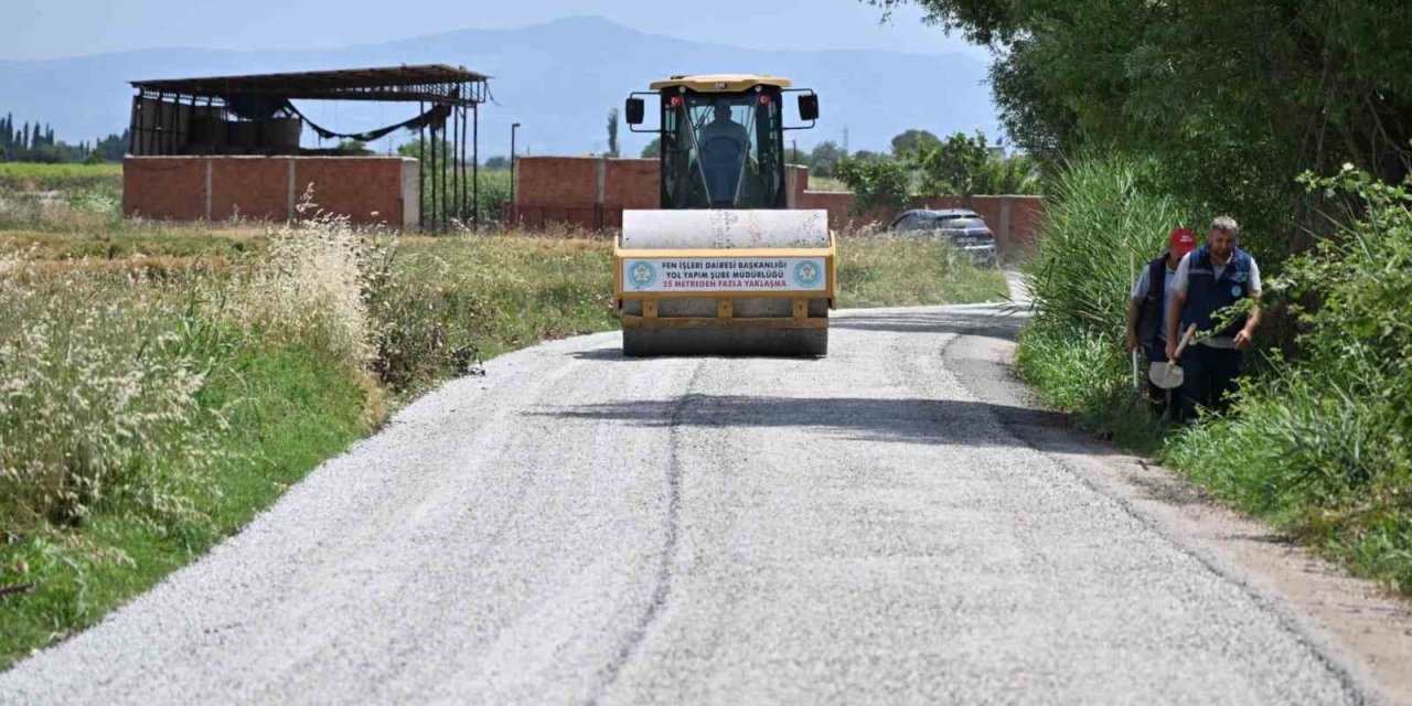 Salihli’de 5 mahalleyi bağlayan yol baştan sona yenilendi