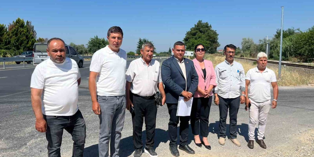 Muhtarlardan karayollarına refüj tepkisi
