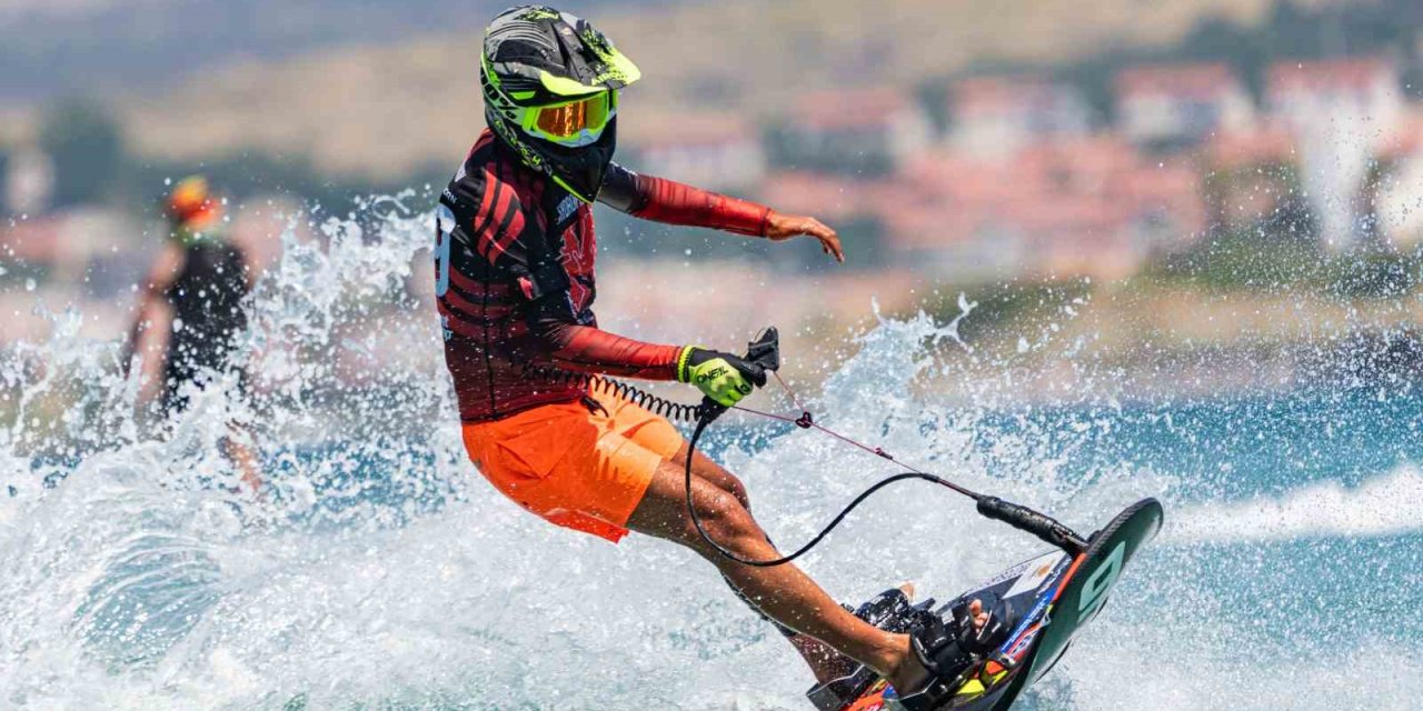 Dünya Motosurf Şampiyonası  Çeşme’de start aldı