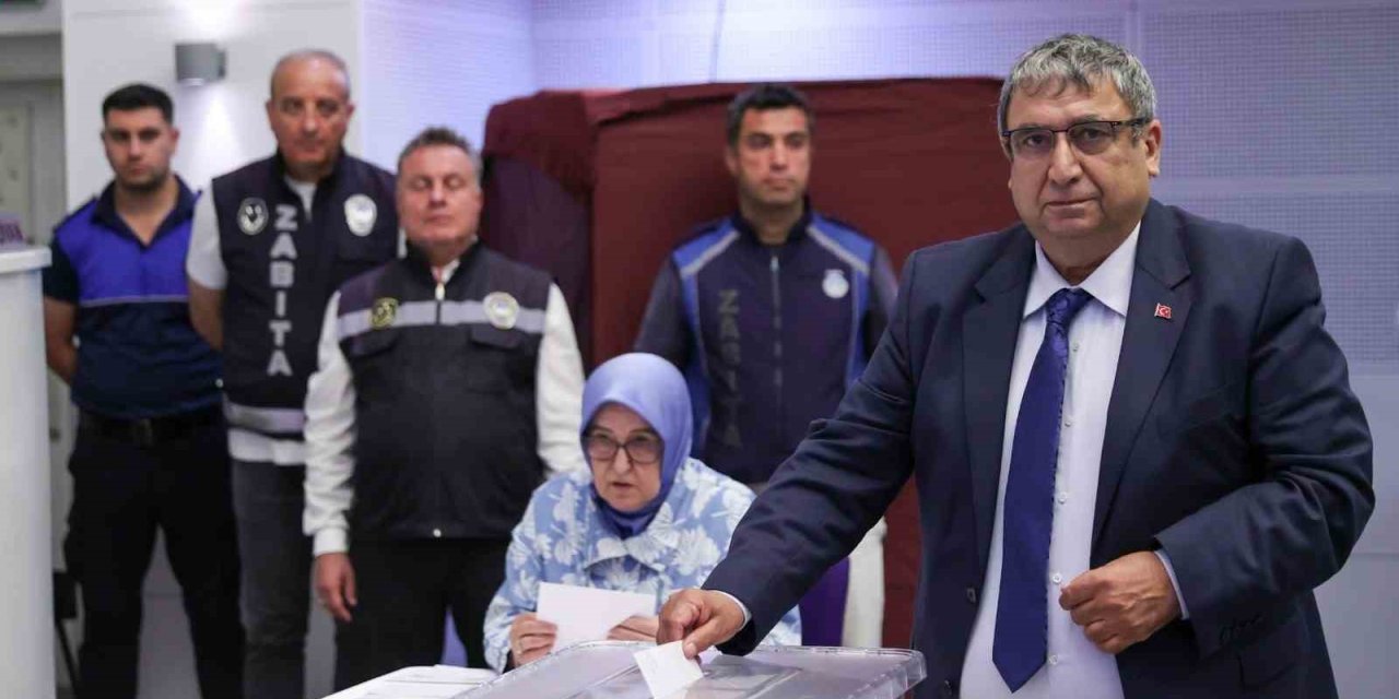 Buca Belediyesi’nde Başkanvekili CHP’li Hüseyin Benzer oldu