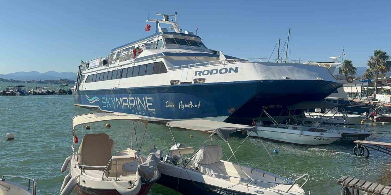 Rodos seferi yapan feribot Fethiye’de karaya oturdu