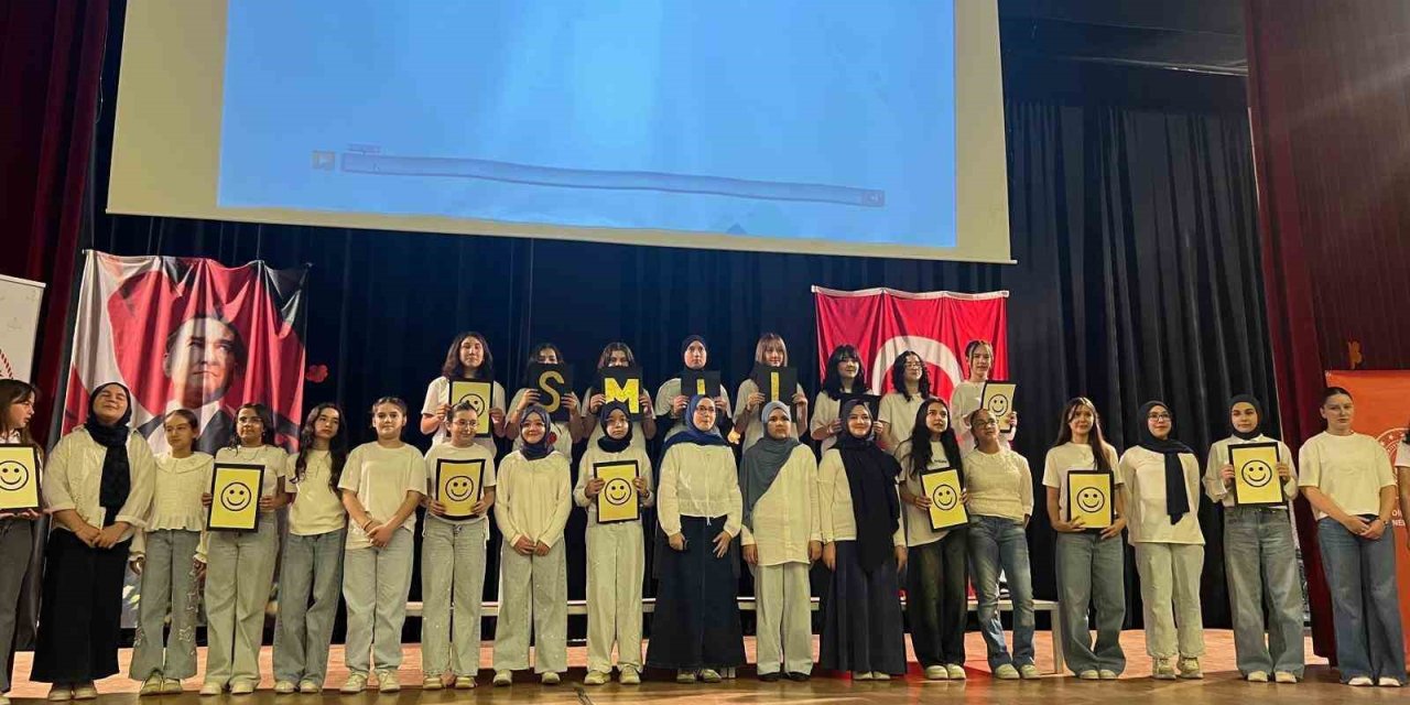 Gençler İngilizceyi sanatla buluşturdu