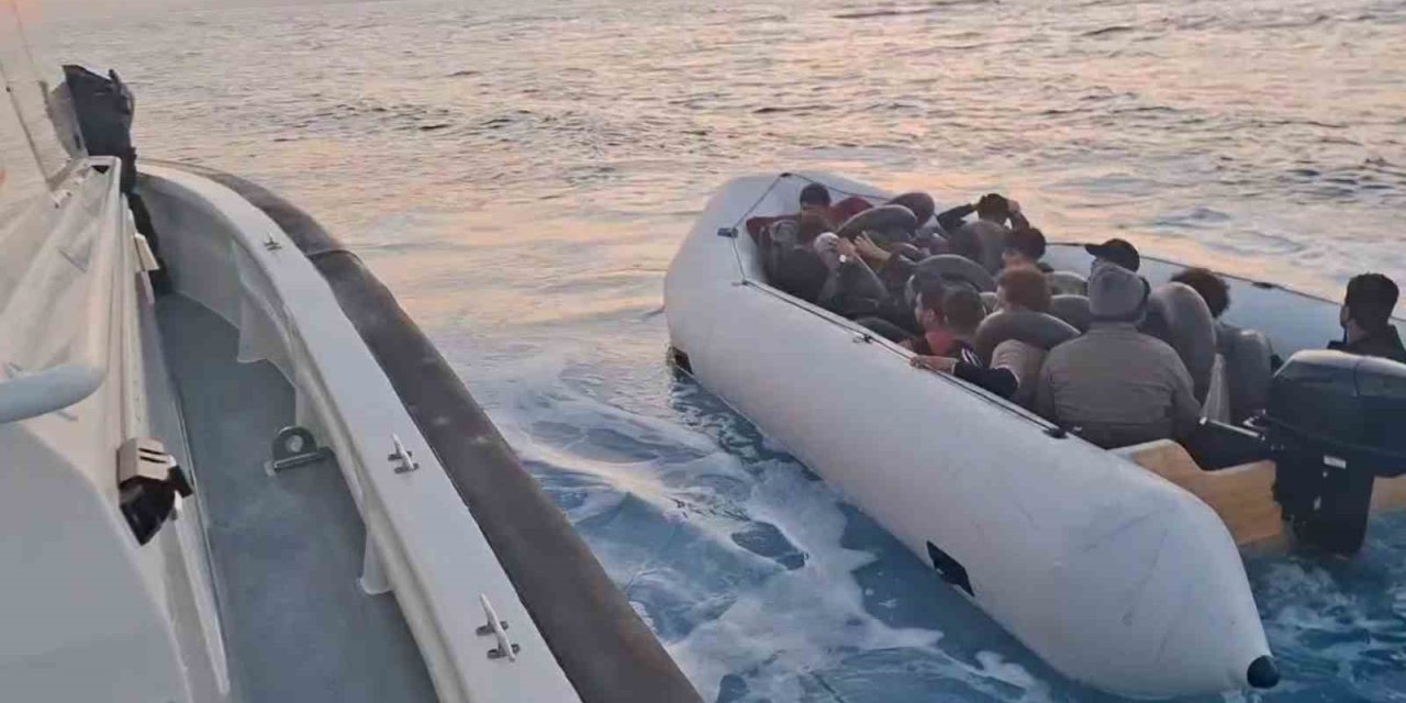 Kuşadası açıklarında 18 düzensiz göçmen yakalandı