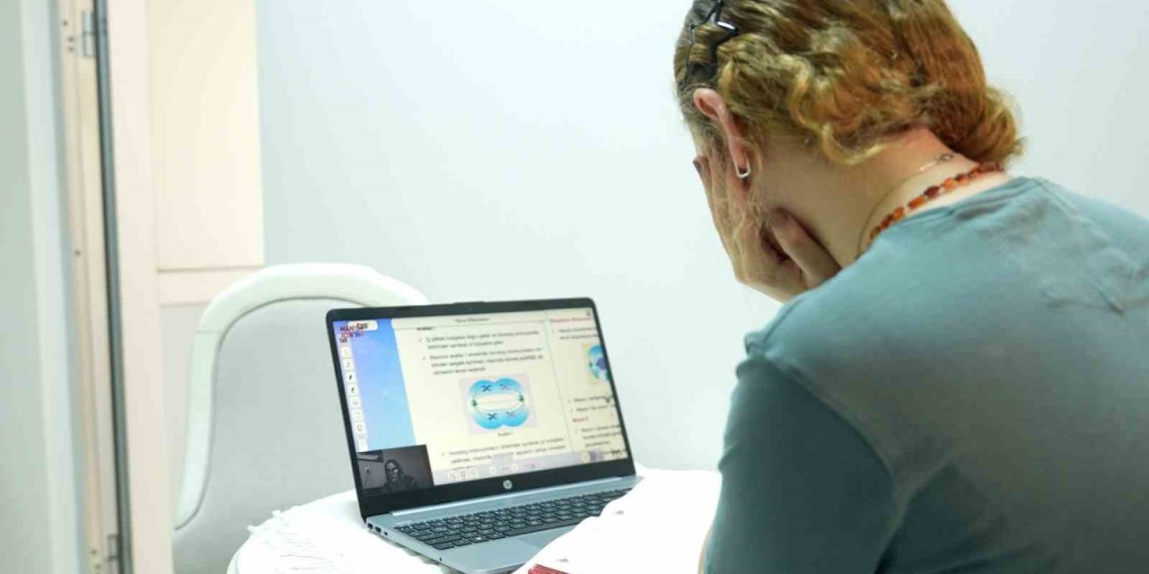 Manisa Büyükşehir Belediyesi online eğitim ile öğrencileri geleceğe hazırlıyor